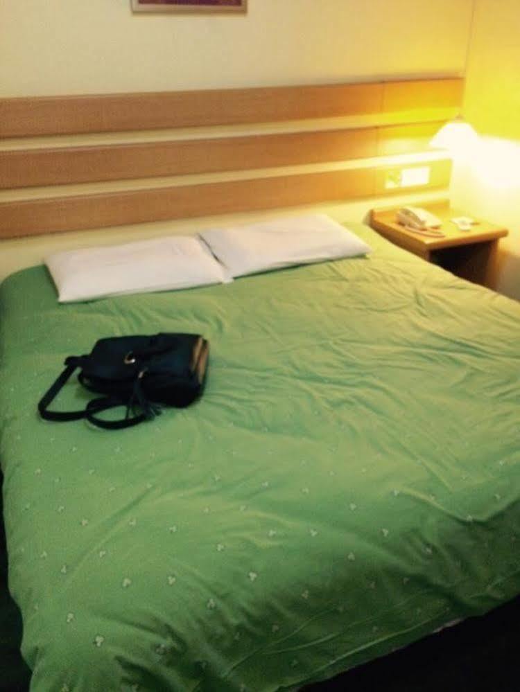 Home Inn Chongqing Jiangbei Airport Shuangfeng Road Экстерьер фото