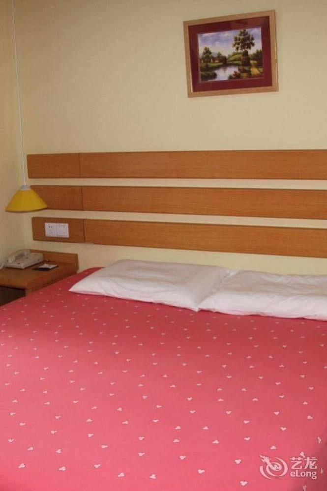 Home Inn Chongqing Jiangbei Airport Shuangfeng Road Экстерьер фото